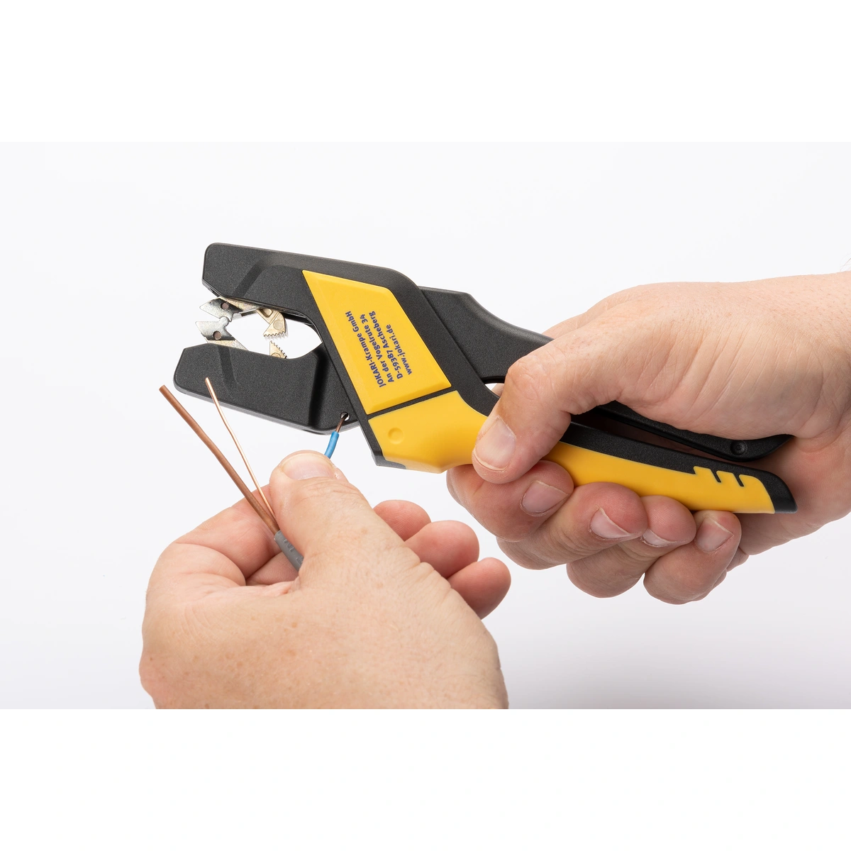 JOKARI_20030_Flat-Cable-Stripper_FKZ_X-Frame_Anwendung_7